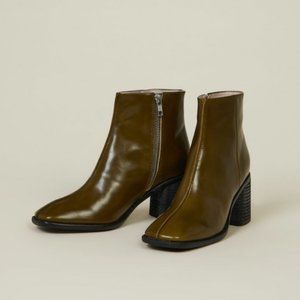 Intentionally Blank Hinge–2 Boots